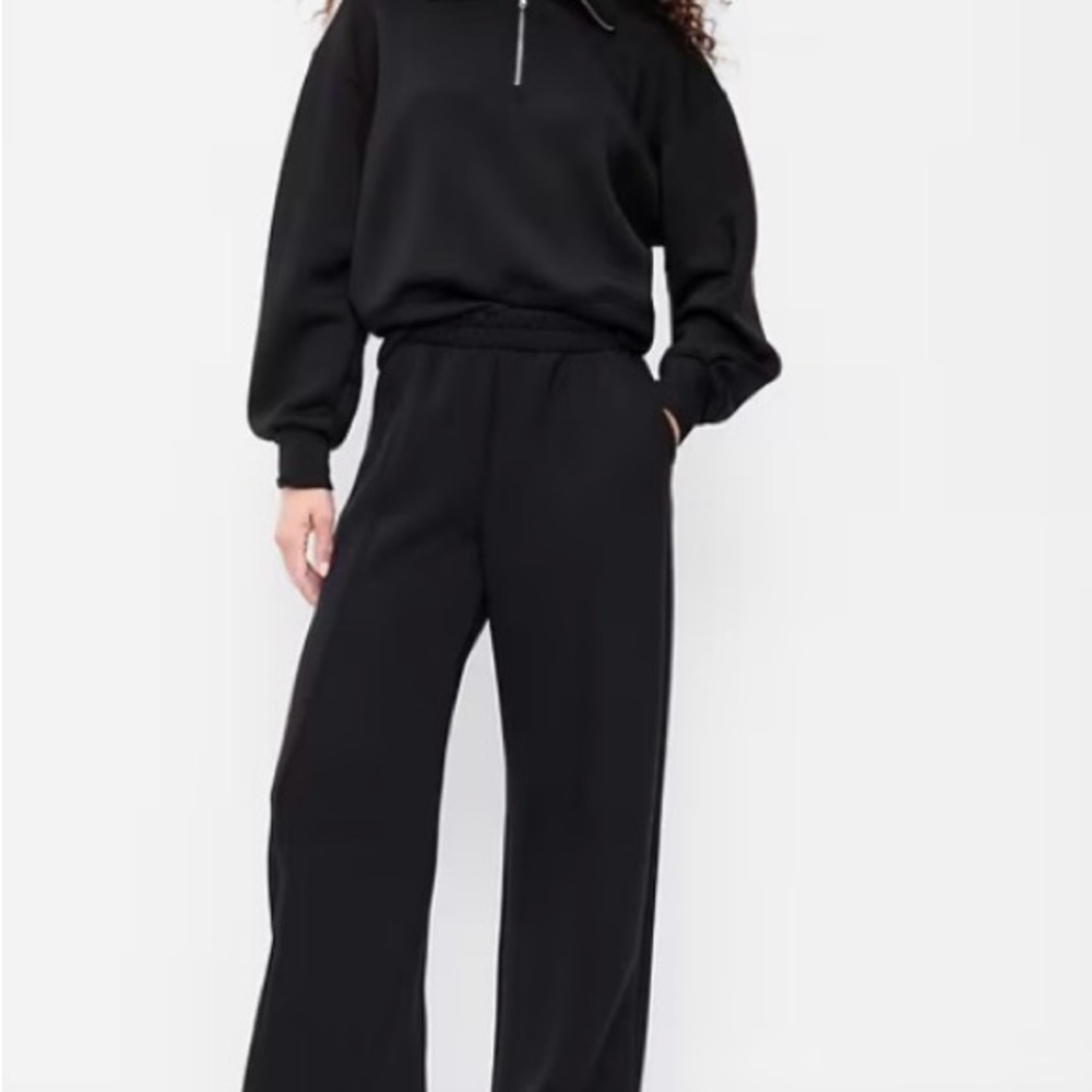 Old Navy Black Wide Leg drawstring, sweat pants, size small
